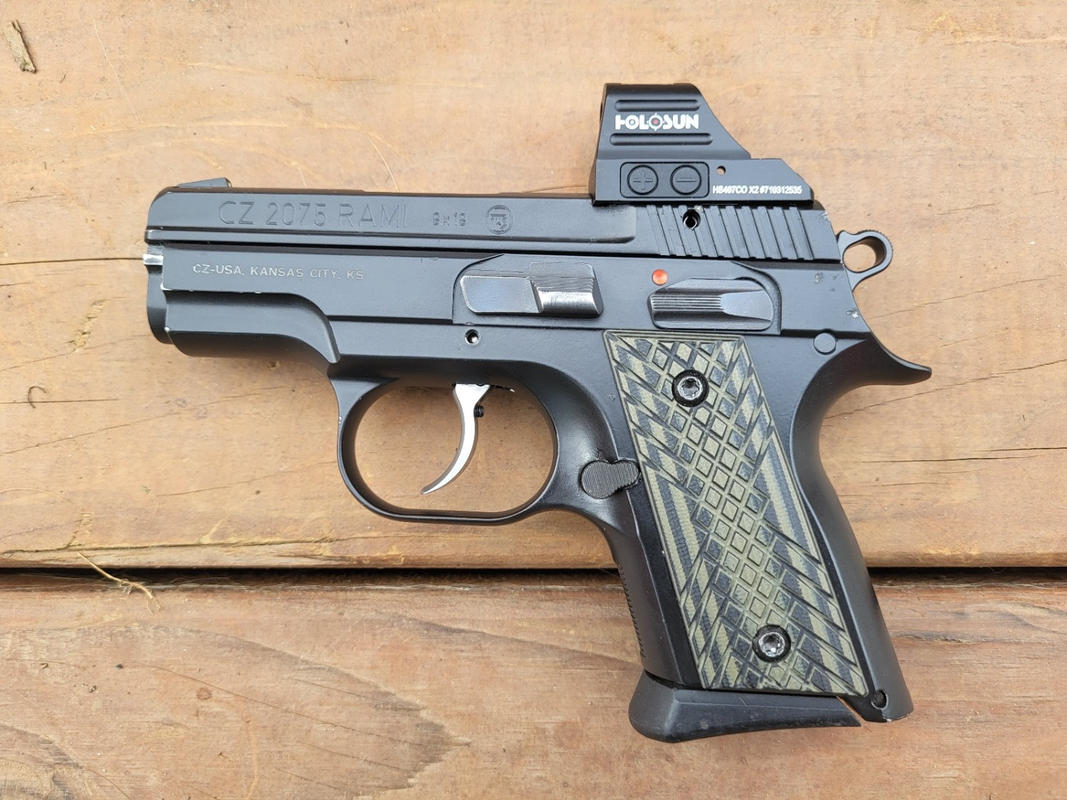 CZ 2075 RAMI Crosscut - LOK Grips