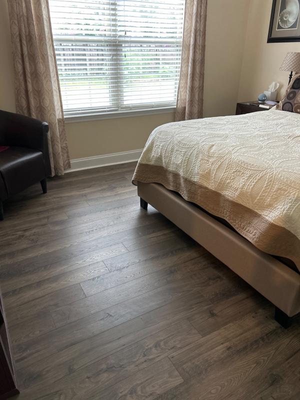 Mohawk RevWood Kingmire Laminate - Nutmeg Chestnut 5.24