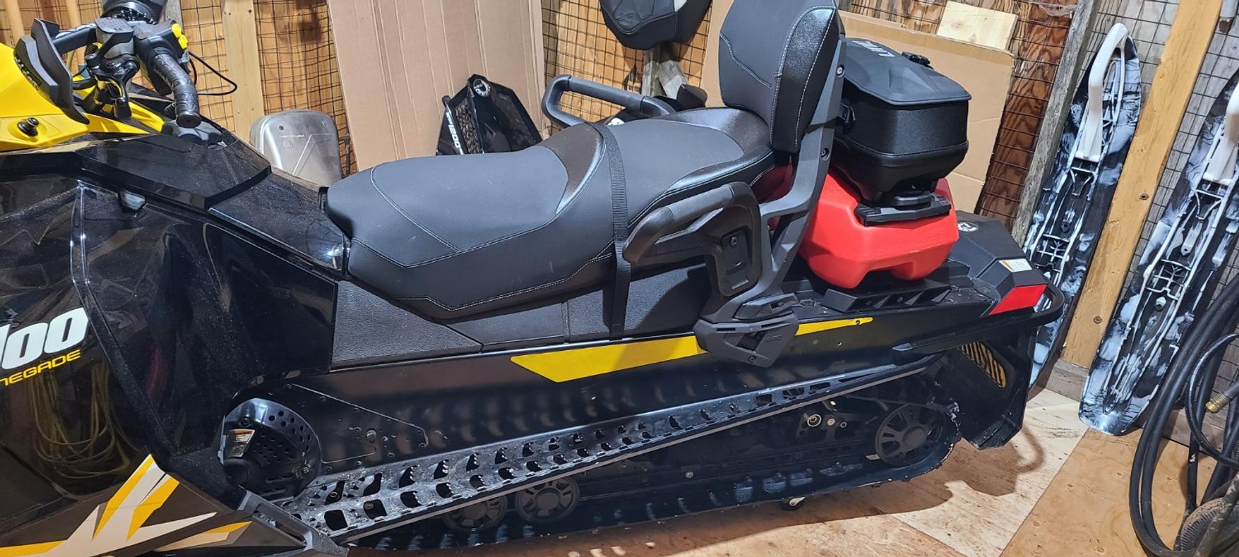 Ski-Doo LinQ 1 + 1 Seat System | REV XM, XS, XP, XR, XU