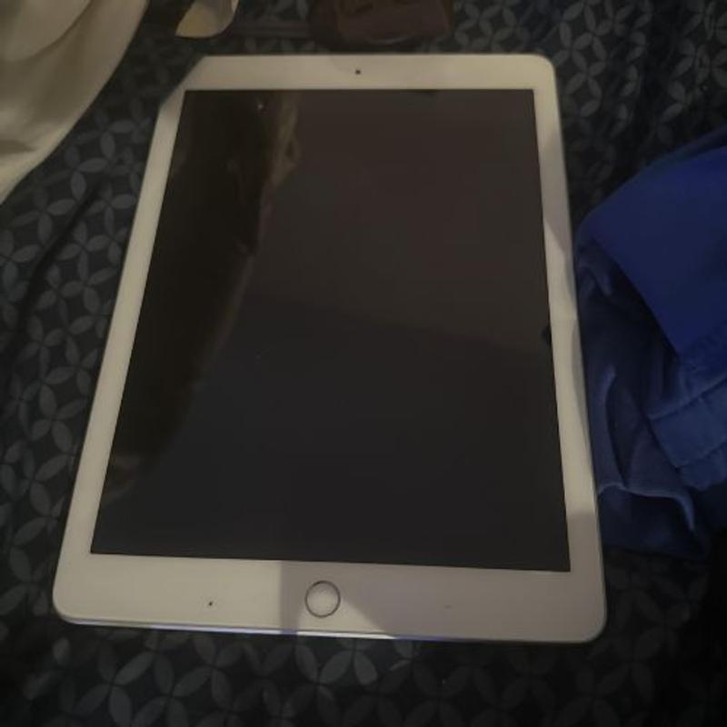 Apple iPad 8th Gen (10.2 inch, Wi-Fi, 128GB) - 2020 - Gold