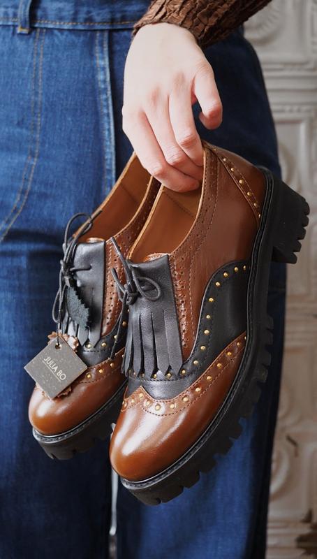 White removable fringes. Personalize your Julia Bo shoes - Julia