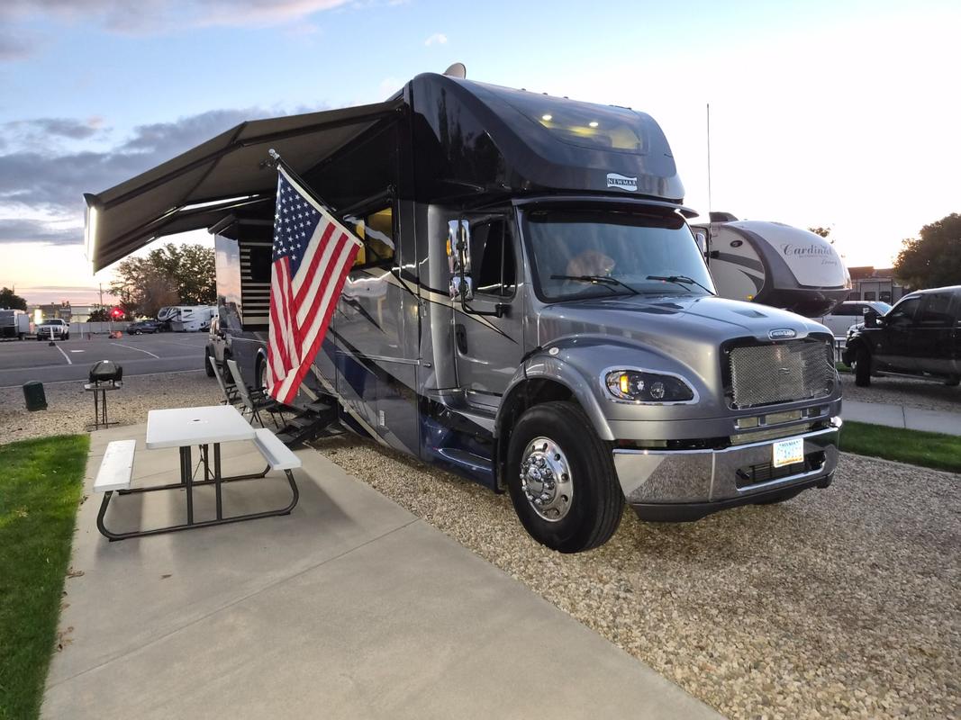 HiWay Bus | Class A Motorhome Permanent Jack Pads | RV SnapPad®