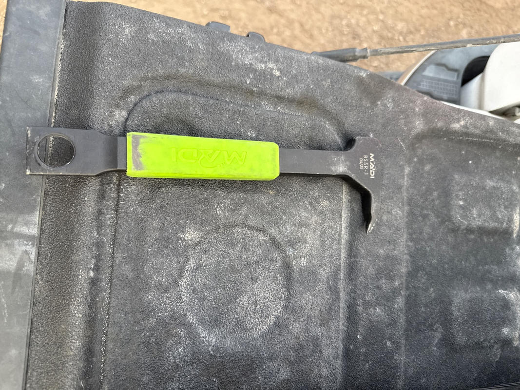 MADI Transmission Bell Separator W/ Staple Remover - BSSR-1 - J.L.