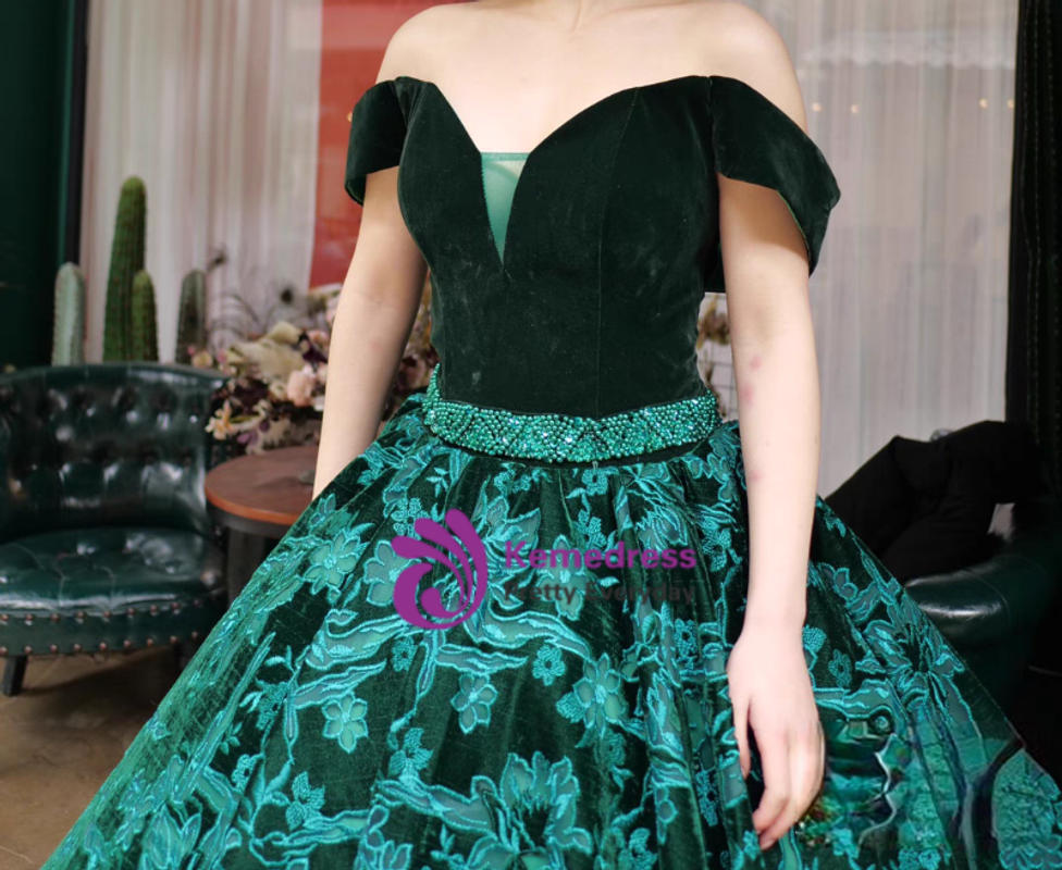 Vintage Green Lace Ball Gown Off The Shoulder Backless Wedding Dress