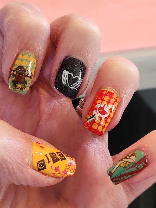 15 Bewitching Hocus Pocus Nail Art Designs and Ideas | Darcy