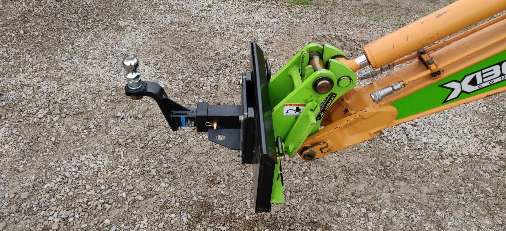 Universal hitch receiver for tractor bucket