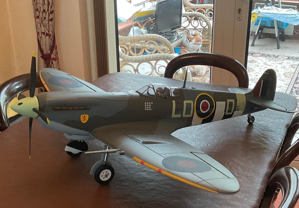 FlightLine Spitfire Mk.IX 1200mm (47