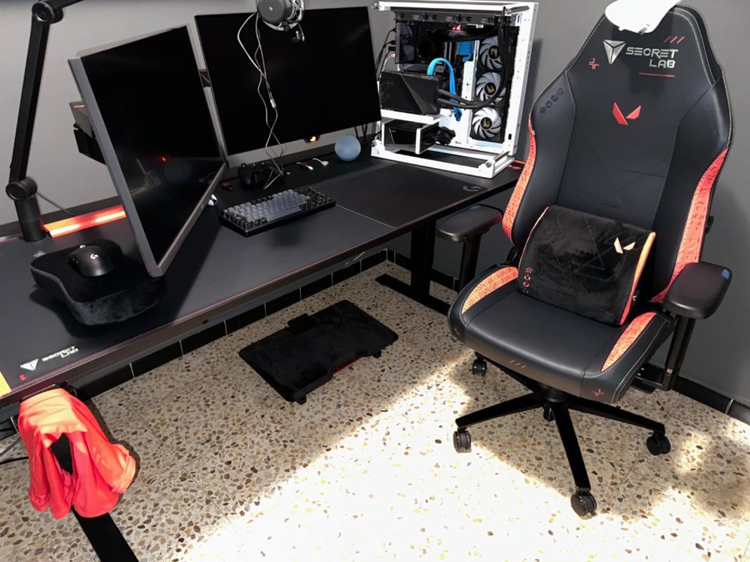 Secret lab gaming cheap chair with footrest