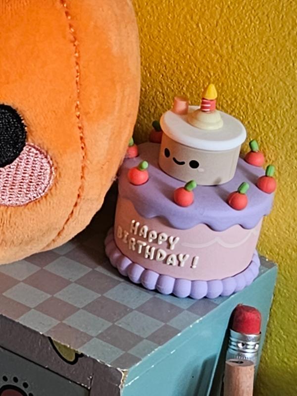 Smoko Friends Birthday Cake Blind Box Figure | SMOKO – Smoko Inc