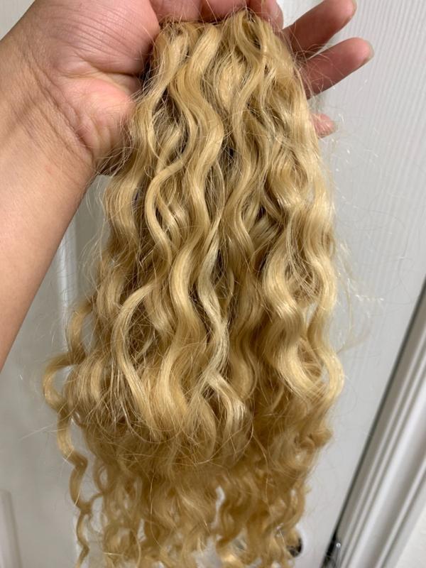 Curly Hair Extensions (Blonde)'s Code & Price - RblxTrade