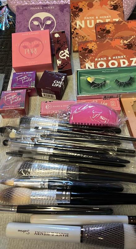 Noodz | Medium Eyeshadow Palette – Hank & Henry Beauty