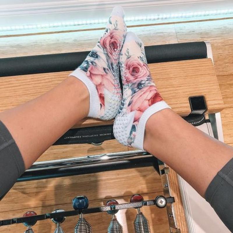 Women's Grip Socks - Pilates l Yoga l Barre - Black Flower First Bloom –  Tucketts™