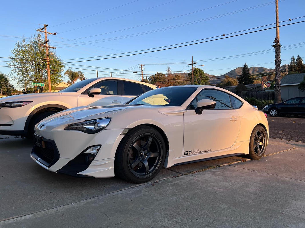 TRD Side Skirt Satin White Pearl (37J) For 86 (ZN6) MS344-18001-A0