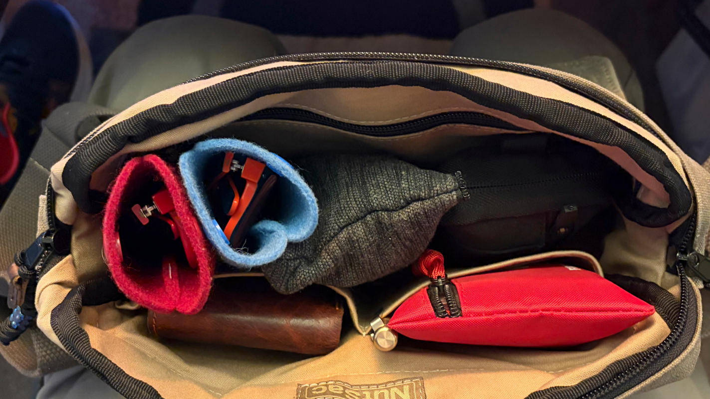 sacchi バーガンディ Mag-Satch 11 | Satchel for Men