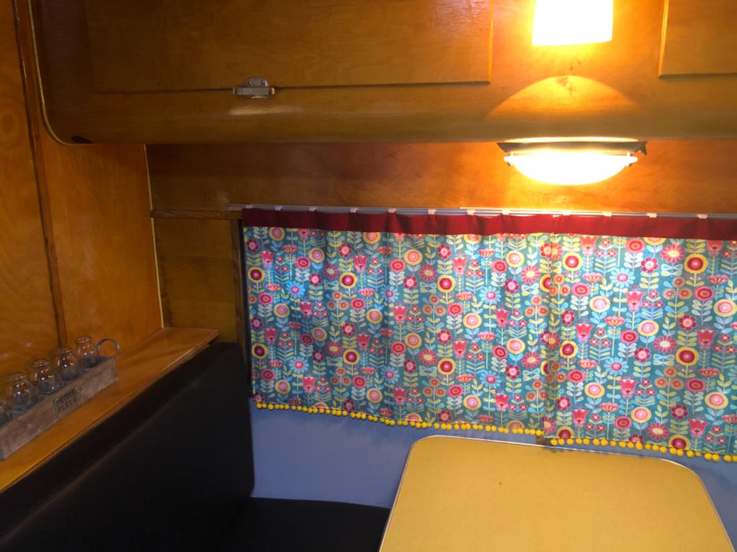 Small Curtain Track - Horizontal, image size:1067x800