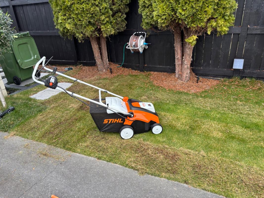 STIHL RLA 240 Battery Scarifier/ Dethatcher Small Medium Lawns