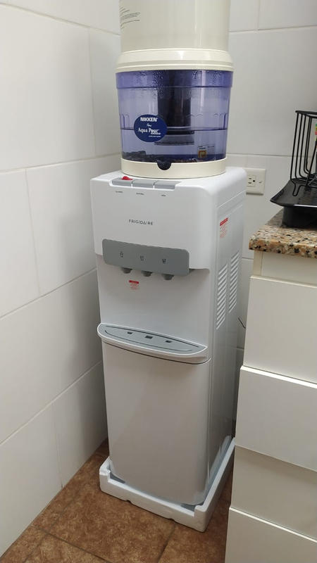 5 beneficios de tener una máquina de agua fría en casa