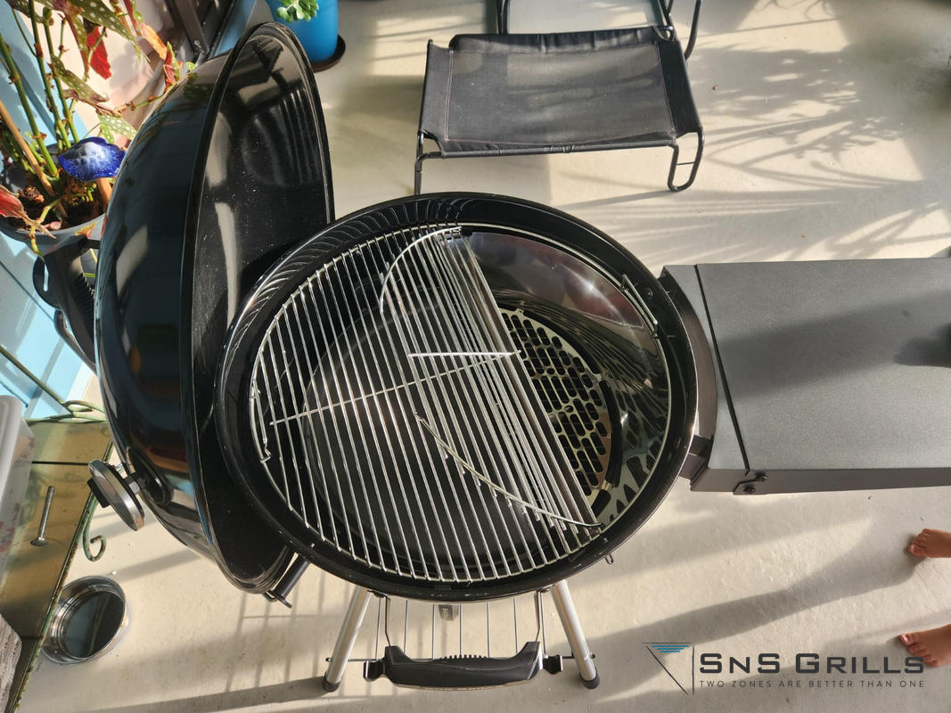 Slow 'N Sear® Deluxe Kettle Grill SnS Grills