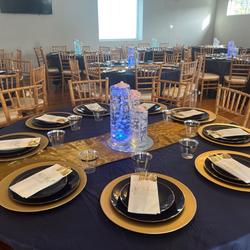 Polyester Round Tablecloth 132" White with Seamless Finish - Sophisticated Decor for Upscale Occasions