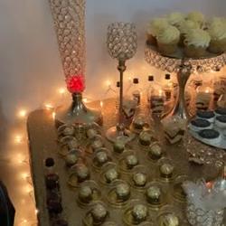 50-Pack Plastic Cupcake Favor Containers 3" Round Dome Design Gold and Clear - Party Boxes for Treat Displays