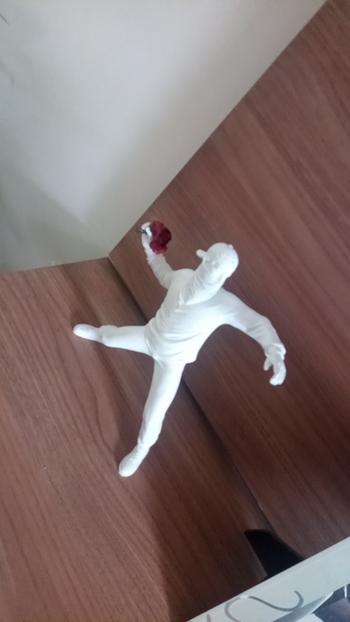 Splentify ArtZ® Man Throwing Flowers Sculpture Review
