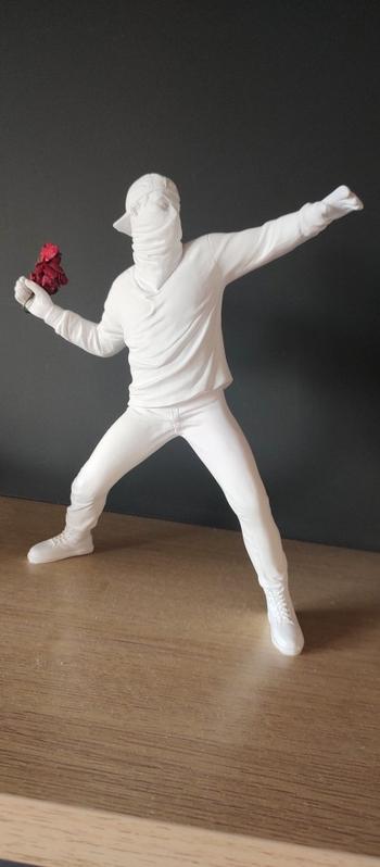 Splentify ArtZ® Man Throwing Flowers Sculpture Review