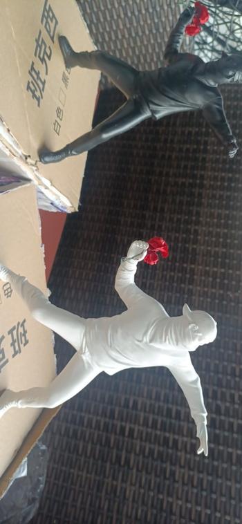 Splentify ArtZ® Man Throwing Flowers Sculpture Review