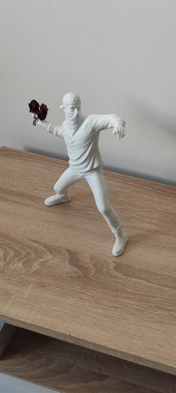 Splentify ArtZ® Man Throwing Flowers Sculpture Review