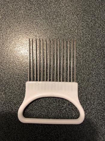 Kitchen Groups Slicing Helper and Holder for Vegetables Review
