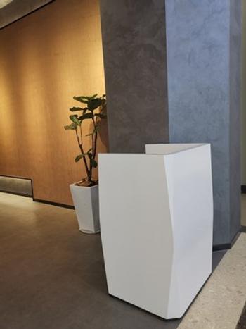 m2display Curved/ Geometric Small Reception Desk for Salon Hotel Lobby in White Painting - M2 Retail Review