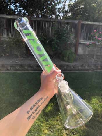 MOTA Glass 18 O.G. Beaker Bong Review