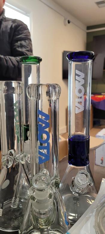 MOTA Glass 12 x 9mm Thick Beaker Bong Review
