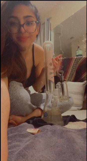 MOTA Glass 18 x 9mm Pink & White Thick Beaker Bong Review