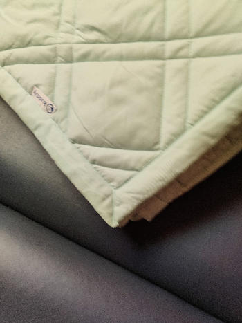 kudd.ly™ cooling blanket - a weighted blanket for hot nights