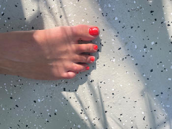 Christiane von MANIKO Hot Chili UV Pedi Review