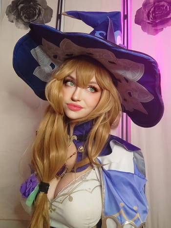 Uwowo Cosplay Uwowo Game Genshin Impact Lisa Witch of Purple Rose Cosplay Wig The Librarian 70cm Brown Long Wavy Hair Review