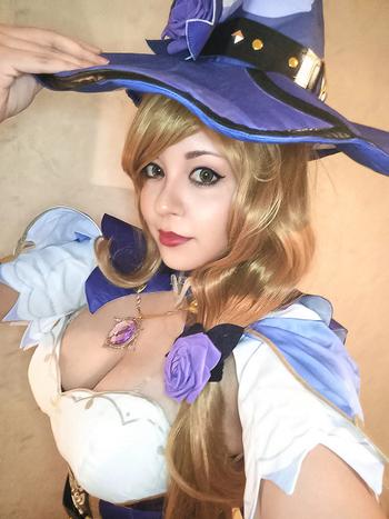 Uwowo Cosplay Uwowo Game Genshin Impact Lisa Witch of Purple Rose Cosplay Wig The Librarian 70cm Brown Long Wavy Hair Review