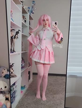 Uwowo Cosplay 【Pre-sale】Uwowo Vocaloid Sakura Hatsune Miku Classic Pink Dress Cosplay Wig Long Pink Hair Review