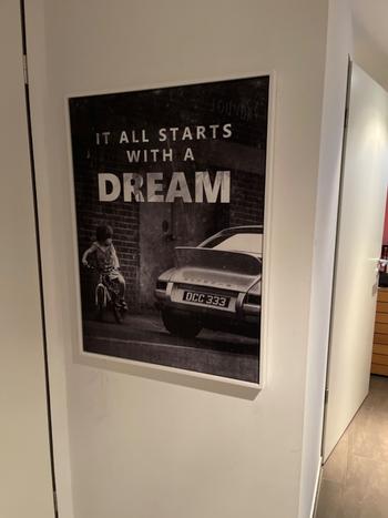 dotcomcanvas.de It all starts with a Dream Review