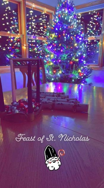 Gloria & Praise Catholic Christmas Crackers Review