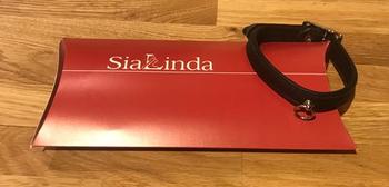 SiaLinda.com SiaLinda: Halsband echtes Elch Leder mit kl. O-Ring, zweifarbig, schwarz / schwarz 14 mm breit Review
