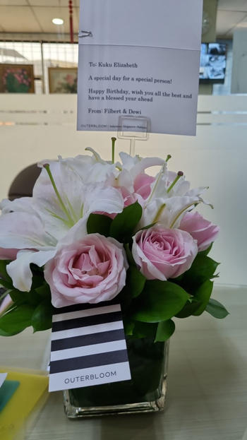 Outerbloom 5 Marvelous White Lilies and 12 Pink Roses in Vase Review