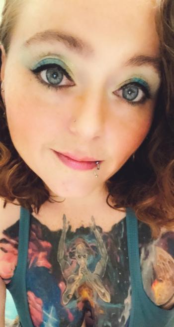 Unicorn Cosmetics DELICIOUS - UC'S PRISMATIC PIGMENT Review