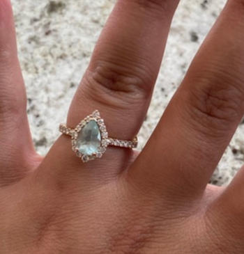 LISA ROBIN The Sierra Pear Aquamarine and Diamond Halo Engagement Ring Review