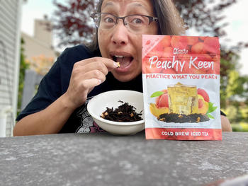 Snarky Tea Peachy Keen - Juicy Black Tea Review