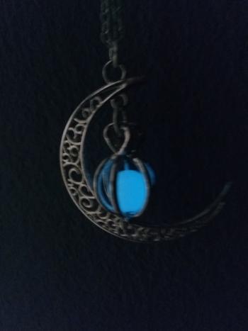 TrendyVibes.CO Glow In the Dark Pendant Necklace Review