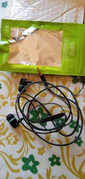 TrendyVibes.CO 3.5MM Super Bass Microphone Earphone Review