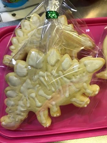 TrendyVibes.CO T-rex Dinosaur Cookie and Biscuit Cutters Set of 3 Review