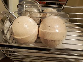 Sugar + Spruce A Bath And Body Apothecary Bath Bomb Oatmeal Stout - Fall edition Review