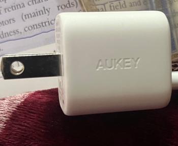 Dab Lew Tech Aukey Ultra Minima 20W Ultra-Compact Charger - White – PA-B1 Review